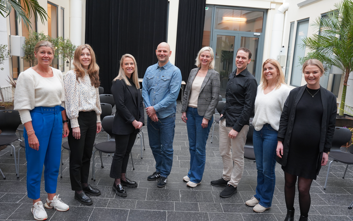 Ressursgruppen Flere i arbeid har bidratt til å utvikle Bedriftspakken. Fra venstre: Lene Merethe Liodden (MIL og NEW), Hege Gabrielsen (PwC) Anna Kristine Ravnaas (Næringsforeningen), Jan Berhus (Brandsdal Group), Randi Granvold (Advokatfirma Tofte), Rolf Michaelsen (Qualified Professionals), Tina Sødal (Arkivet) og Helena Frustøl Andås (Næringsforeningen). I tillegg er Hege Nilsen (Varodd Arbeid og inkludering), Kristin Frigstad (Clarion Hotel Ernst) og Trond Bjorvand (Bitpro) med i ressursgruppen.