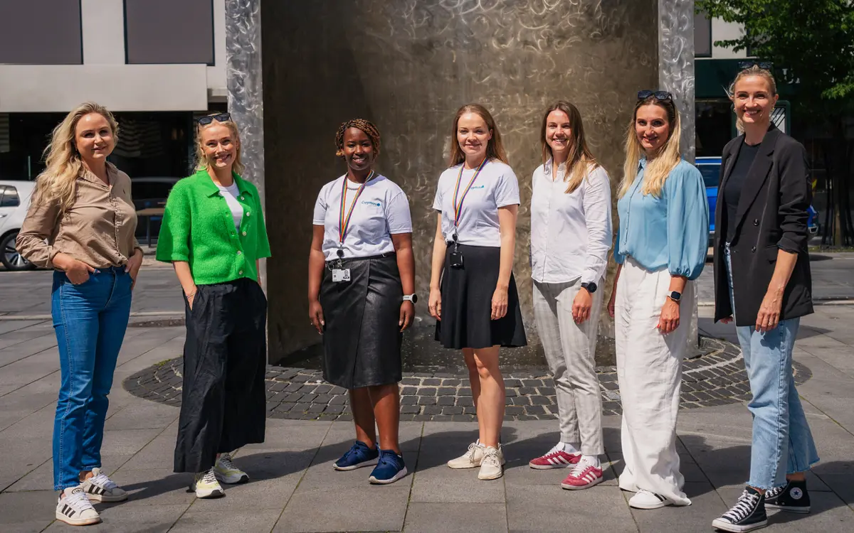 Fra venstre: Ida Rosåsen Bringsverd (prosjektleder, TENK Tech Camp Kristiansand) Emilie Felix (Å Energi), Sandrine Gamman (Capgemini), Åse Berit Rogn (Capgemini), Camilla Fedog (Sparebanken Sør), Elena Lunde (Sparebanken Sør) og Eldri Galteland Tofte (Sparebanken Sør)