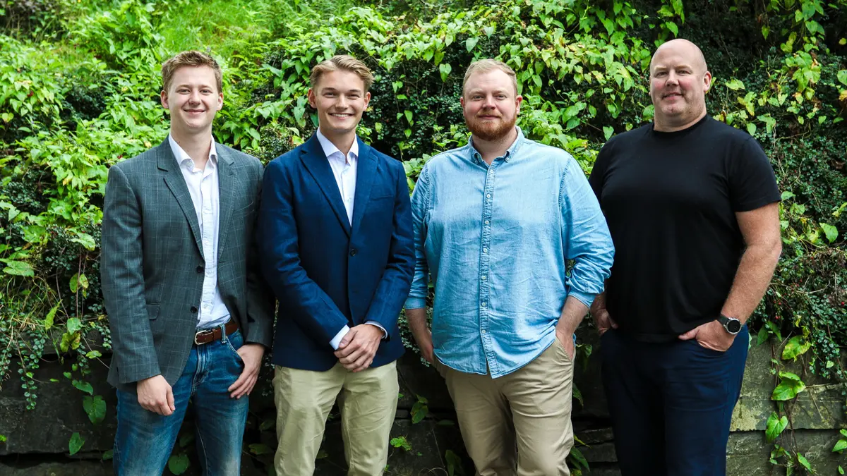 Finalistene i Bærekraftig forretningsidé-konkurranse 2025. Fra venstre: Oscar Hulsbeek og Jakob Thygesen Saur (Neuroflex Robotics), Benjamin Løchen (Stellai) og Tor Oskar Wilhelmsen (Reviver). Foto: Kristiansand kommune