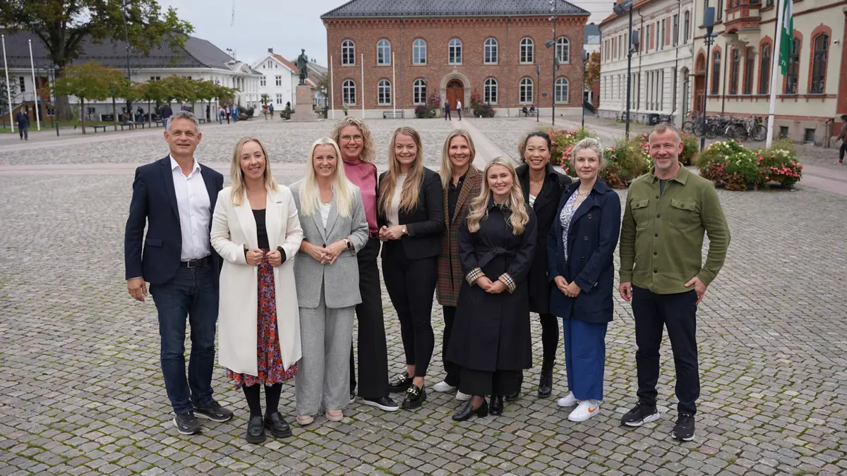 F.v. Trond Backer og Ingrid Michalsen i Næringsforeningen, Lis Barbro Nyland, Marit Sæther og Gunn Marit Schjetne, alle tre fra KPMG. Line Aaasgaard, Isabella Biedrawa, Camilla Fossheim og Jannicke Rørbakk fra Nordea. Og Odd-Arild Skonhoft i Næringsforeningen. Foto: Håkon Repstad/Næringsforeningen.