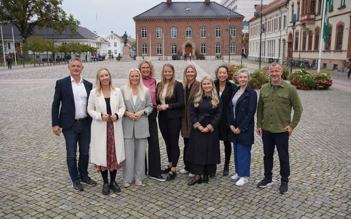 F.v. Trond Backer og Ingrid Michalsen i Næringsforeningen, Lis Barbro Nyland, Marit Sæther og Gunn Marit Schjetne, alle tre fra KPMG. Line Aaasgaard, Isabella Biedrawa, Camilla Fossheim og Jannicke Rørbakk fra Nordea. Og Odd-Arild Skonhoft i Næringsforeningen. Foto: Håkon Repstad/Næringsforeningen.