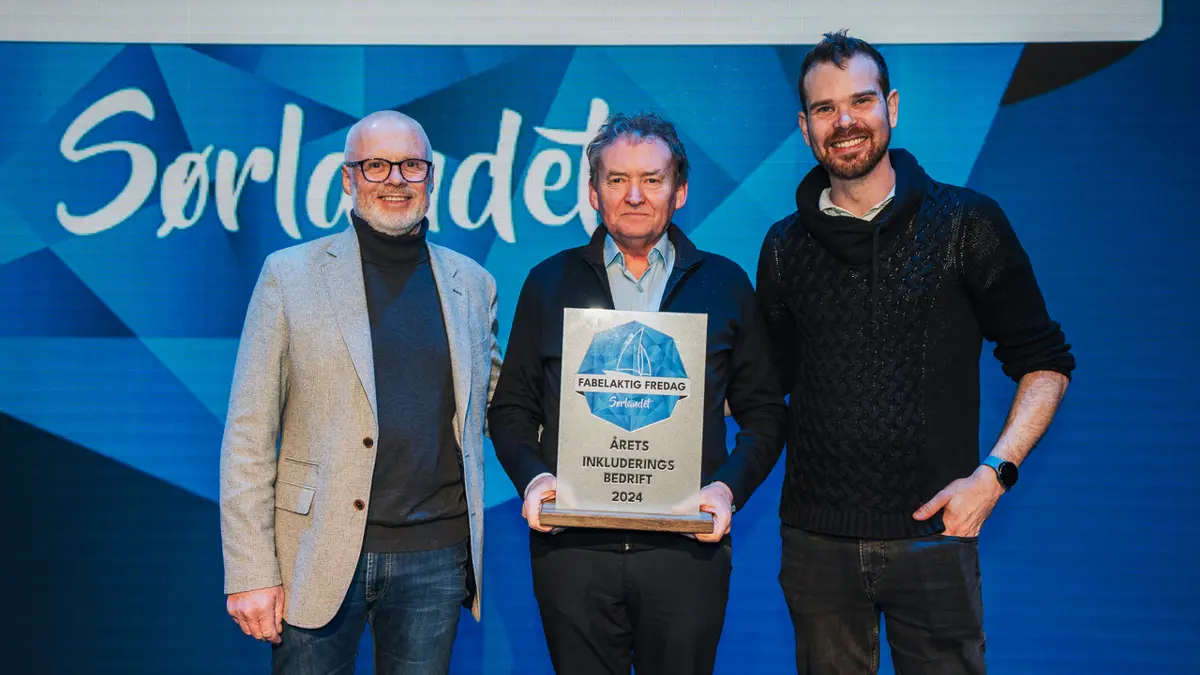 Bravida var vinner av Årets Inkluderingsbedrift 2024. Fra venstre: Lars Christian Breivik, Agnar Klakegg og Jan Helge Dalene. Foto: South Coast Creative. 