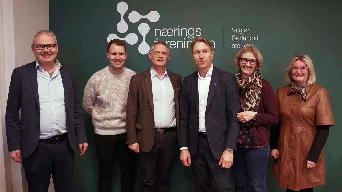 Næringsforeningens Trond Backer og Roar Osmundsen sammen med Arbeiderpartiets Terje Aasland, Kai Steffen Østensen, Kari Henriksen og Gro Bråten.