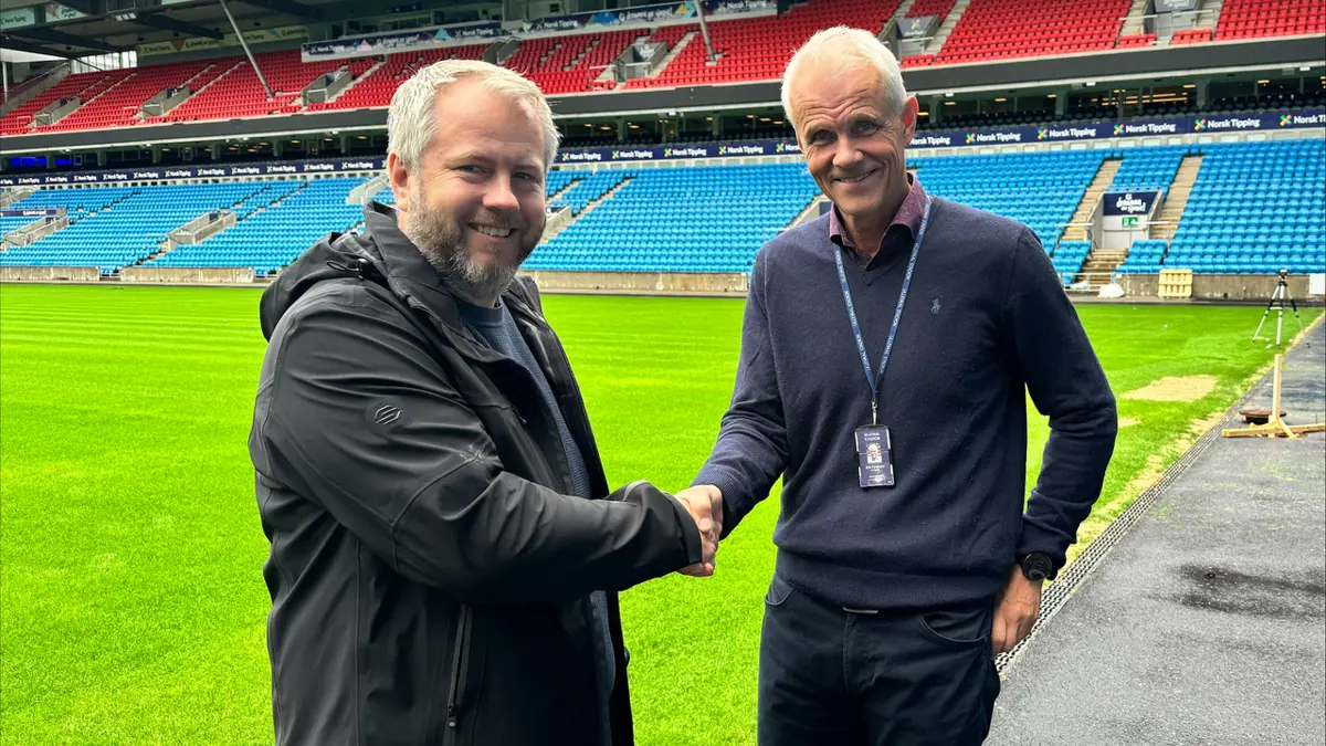 Geir Lie hos Grønn Vekst og direktør ved Ullevål Stadion, Eirik Forgaard. Foto: Grønn Vekst