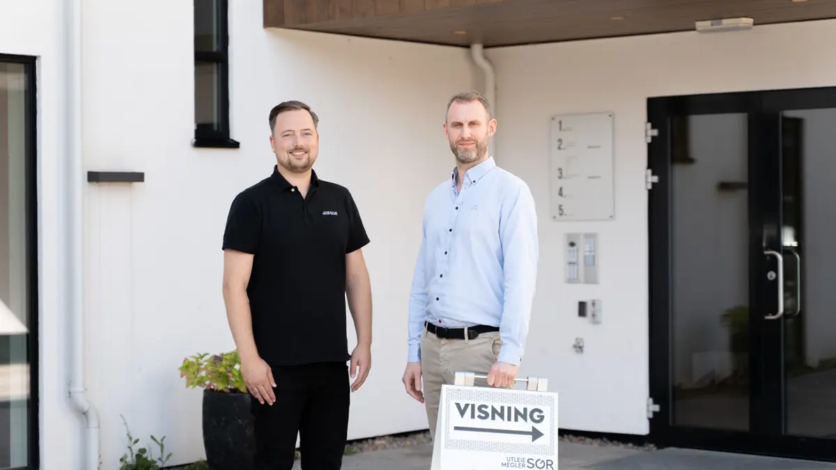 Daglig leder Mikal Fjellvang og regionsleder Axel Korsvik ser frem til å tilby profesjonell utleieforvaltning i gamle Aust-Agder. (Foto: Utleiemegler Sør)