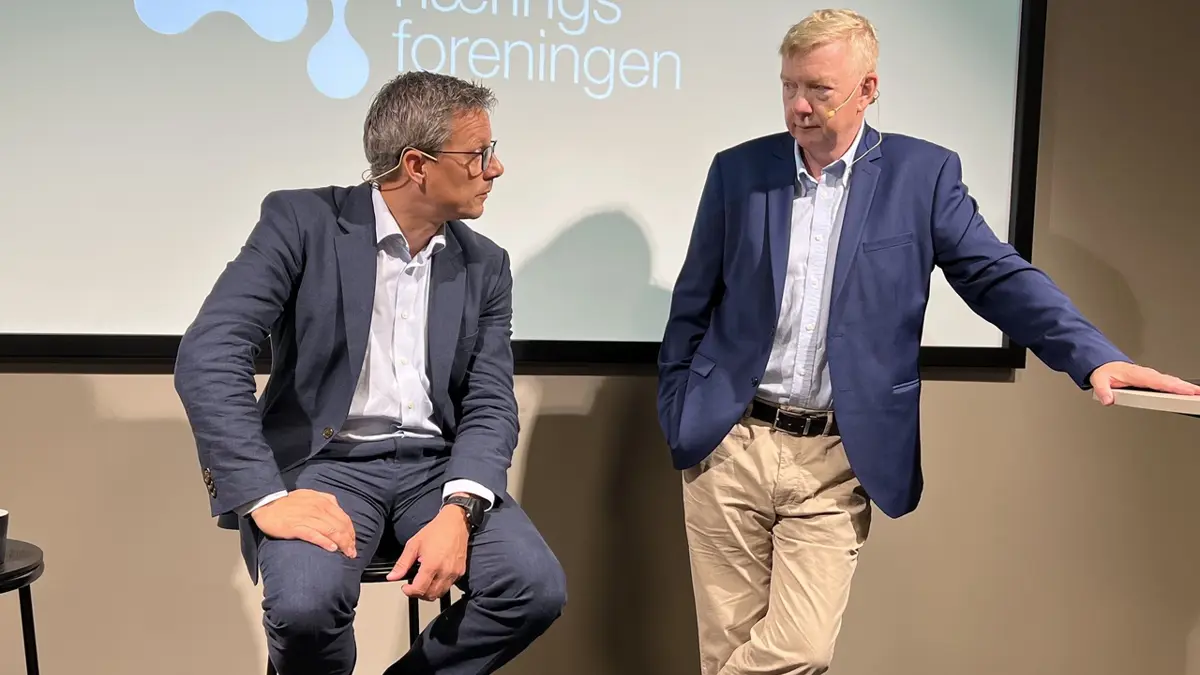 Ketil Lindseth og Hans Christian Vadseth i First House dagen etter Stortingsvalget 2025. På scenen var også styreleder for Næringsforeningen, Jill Akselsen. Foto: Liv Eva Kirkesæther. 