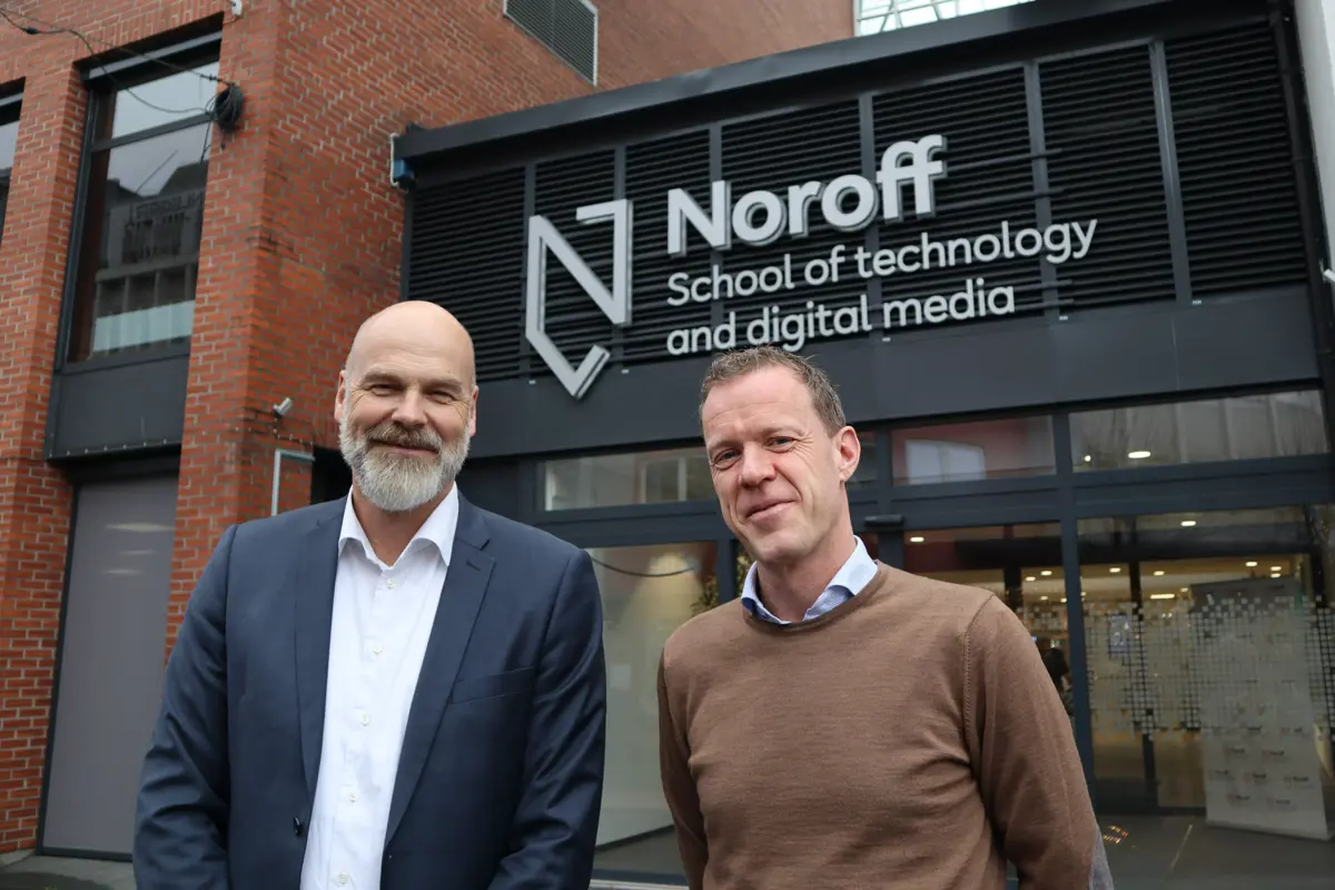 Salgsdirektør i Noroff Accelerate, Allan Nordahl Hansen (t.v.) og Christian Stavik, teknologi- og produktdirektør i Noroff.