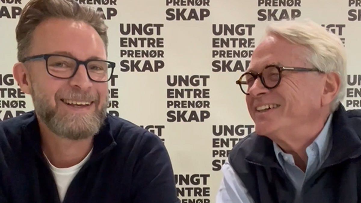 Daglig leder Aleksander Lien og styreleder Kris Haanes i Ungt Entreprenørskap. (Foto: Skjermdump)