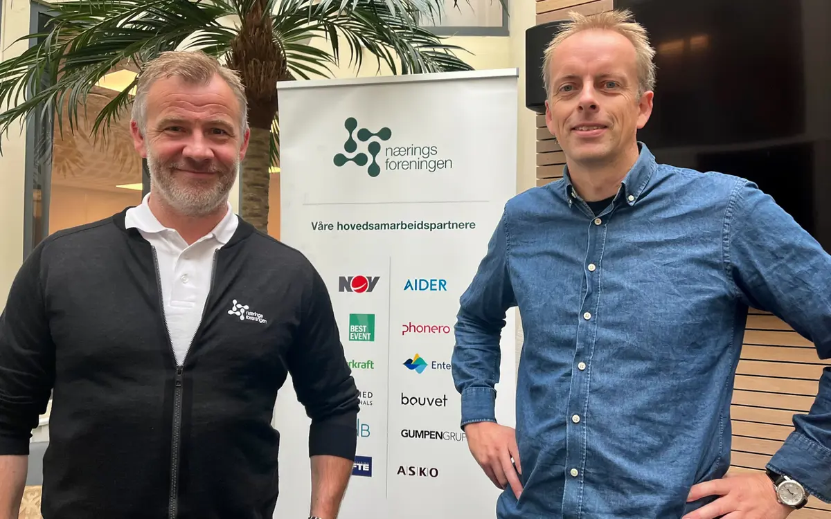 Odd-Arild Skonhoft (t.v.) sammen med Christian Dversnes i Moment Analyse.