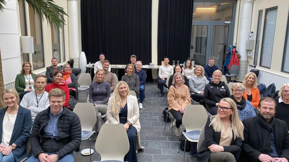 Mange morgenfriske bedriftsrepresentanter dukket opp.