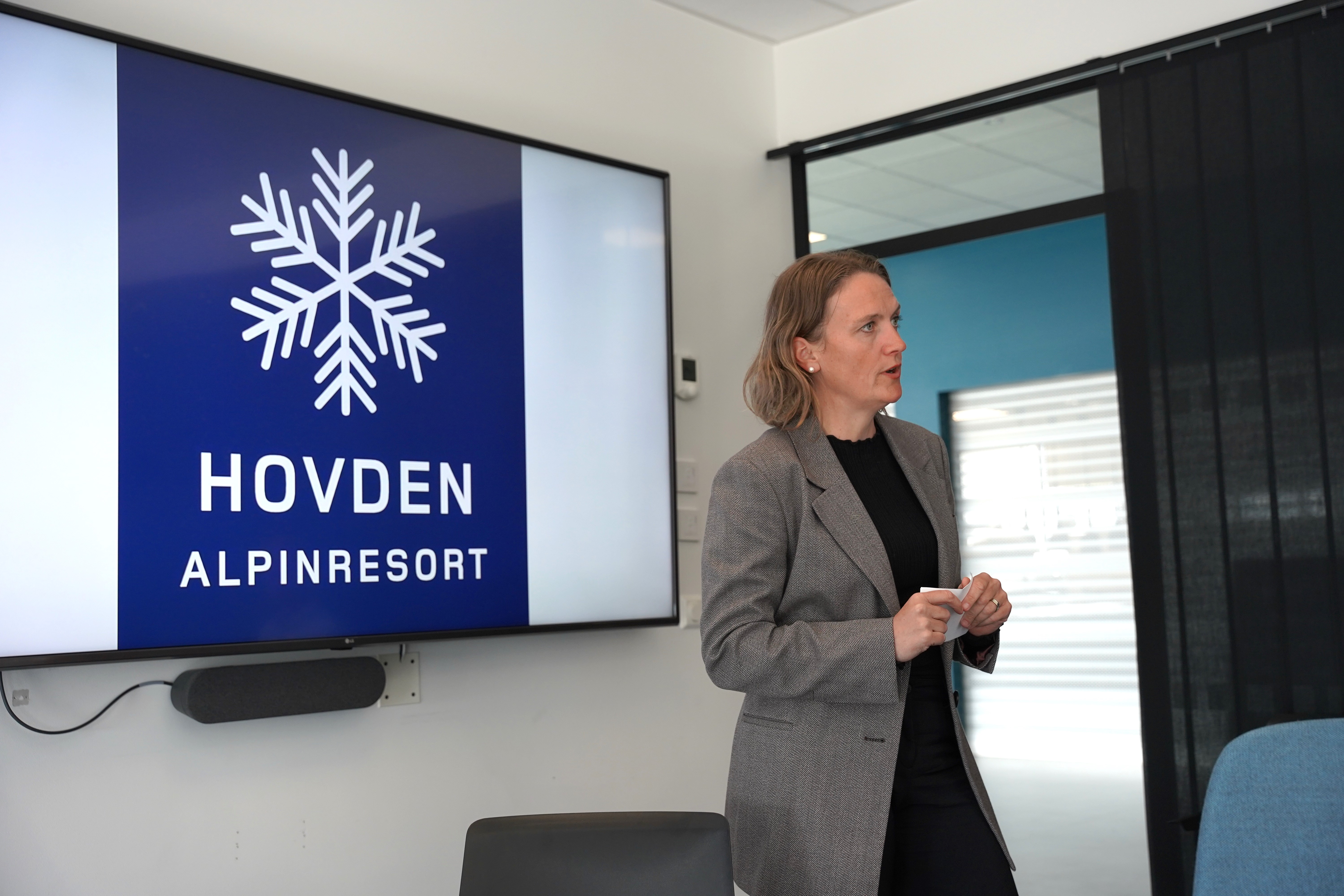 Konsernsjef i Hovden Alpin Resort Ann-Torill Briksdal fortalte energi- og miljøkomiteen om konsekvenser ved strømsituasjonen.