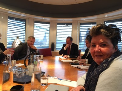 Anita S. Dietrichson og resten av storbygruppa i møte med samferdselsminister Ketil Solvik Olsen. 